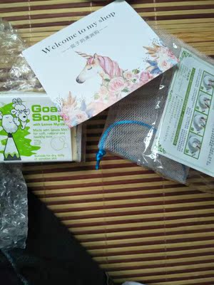 柠檬味的好香( '▿ ' )用了洗澡感觉挺好,有一种舒适感,我用来洗脸感觉可以去油,还是很OK的。好评! 柠檬味的好香( '▿ ' )用了洗澡感觉挺好,有一种舒适感,我用来洗脸感觉可以去油,还是很OK的。好评!