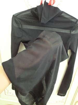 很快收到货。和想象中的一样， 质量好。穿着也正好。款式喜欢。穿着舒服