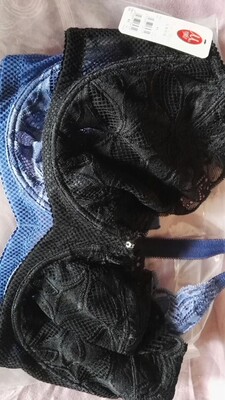 曼黛玛琏的老顾客啦，以前一直在商场专柜购买。好可惜撤柜了。无意中发现的旗舰店真高兴，价格便宜很多。祝生意兴隆!