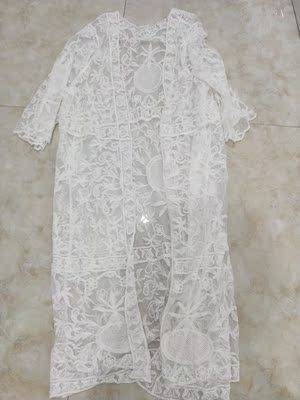 材质摸着不错，不像那些便宜货，穿上很漂亮，期待去旅游美美的穿上。