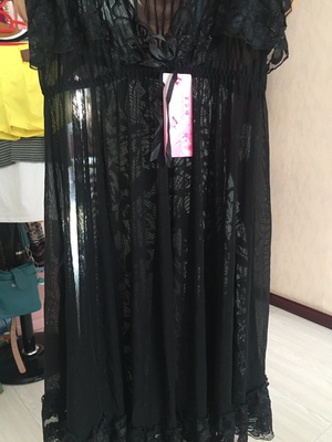 还算挺不错的,打开试穿一下质量挺好的。洗的时候也许是头一水吧,掉色现象重,青水透了两遍没有在掉色。看着水青青的。给满分吧 还算挺不错的,打开试穿一下质量挺好的。洗的时候也许是头一水吧,掉色现象重,青水透了两遍没有在掉色。看着水青青的。给满分吧