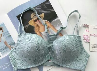 犹豫了好久呀，客服了解后两款各发了一件，不错不错，质量很好，聚拢也很好。没有束缚没有压力，也不会压胸，真的很百搭，穿几天后再来追评