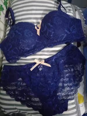 胸衣质量非常好，很有型，上身效果也很棒，性感迷人，穿着舒适，好评五分。聚拢效果也很好，没想到我也能这么的拥有深V啊，更加有自信了，太满意了。洗了已经，还好没变色没走形!!挺合身的、穿着有型、不会往下掉、真是物美价廉、物流也给力、还打算买一个，比我想象的质量还要好 料子摸起好舒服呀 是一次很不错的购物。穿戴不会掉，不会跑位，很赞