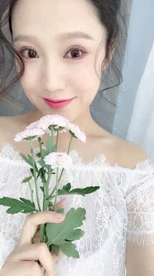 真的特别满意，买来拍孕妇照的，蕾丝软软的，不会特别透明的感觉也是我想要的。穿上以后特别性感，感谢摄影师拍的这么美，不过衣服也是很不错的拉~~