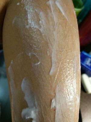 挺棒的脱毛膏，对皮肤没有刺激，比较温和，脱毛膏使用方法也简单方便，脱的比较干净，还有淡淡的香味。价格也比较的实惠，对于我们这么爱美的人来说真的是给了很大的帮助，很满意。