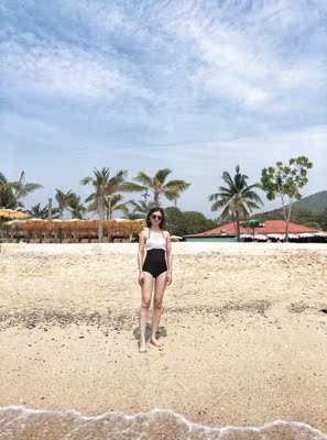 买来送给朋友的，朋友刚好出去玩穿上了，朋友说质量真心的好，自己准备也买一套