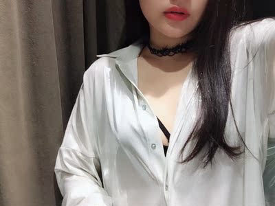 之前一直在穿聚拢的那种内衣,夏天还是要穿这种薄杯的文胸,实用性很强可以搭配深v领的衣服,漏出内衣的装饰小带子,优雅又不失性感,拍这个尺码本来怕小了,与客服沟通后帮我补加了内衣扣,服务到位的一家店! 之前一直在穿聚拢的那种内衣,夏天还是要穿这种薄杯的文胸,实用性很强可以搭配深v领的衣服,漏出内衣的装饰小带子,优雅又不失性感,拍这个尺码本来怕小了,与客服沟通后帮我补加了内衣扣,服务到位的一家店!