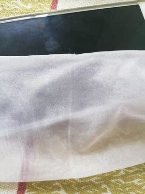 建议大家拆包时过程拍摄高清视频，不然说不清楚，商家会严重质疑各位的正确操作，完全忽视商家自己的各种问题，袜子长短差一寸多，挂丝说是我自己指甲弄的，唉，说不清楚