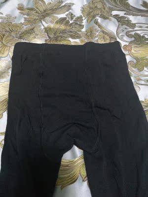 很满意，原本担心裤子会紧，穿上厚一点不紧，弹力很大，而且后面是加裆的