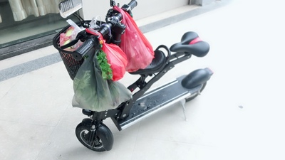 正步 亲子电动滑板车 成人迷你折叠电动车自行车小型电瓶车代步车