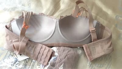 这个还没有穿过 其实买的时候是比较中意吊带设计 鉴于之前买了一款穿着还不错 感觉都很ojbk