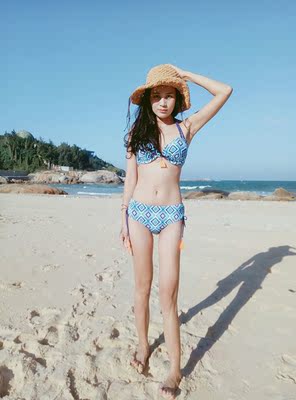 游泳衣挺漂亮的，款式也挺不错的，穿着很显身材，颜色和图片一模一样，没有色差，客服推荐的码数也标准，小胸的我，穿着也自信起来了。料子不错。挺柔软，很满意。