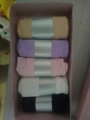 裤子一如既往的好，手感特别好，穿起来很舒服，还会回购的