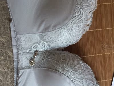 内衣刚收到立马试穿了一下，很合身也很舒服！这么平价买到这么好的内衣真是开心，绝对值得购买！