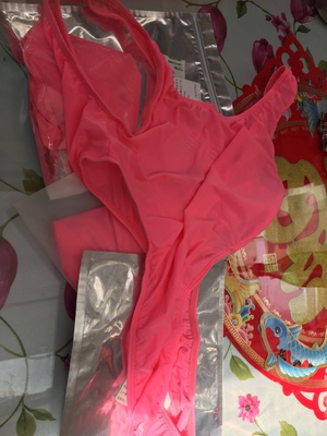 面料很柔软，非常冰凉舒爽，夏季打底性感又美丽无敌了！卖家发货挺快的，赞！给力！