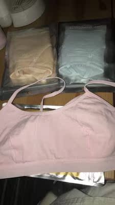 独立包装，看上去很有档次，做工精细，质量很好 棉料穿着舒服，孩子很喜欢