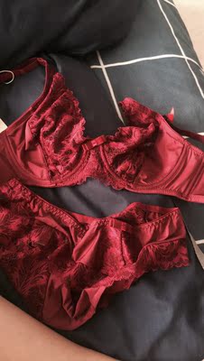 很喜欢，颜色也很正，穿起来还很舒服，开心