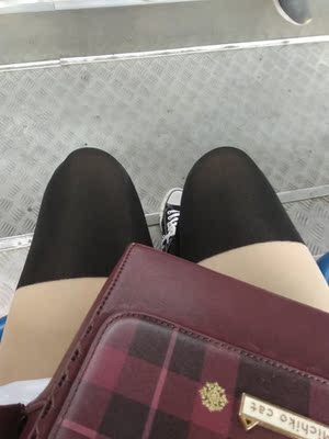 啊！这个比较适合这个天气穿，比压力的薄很多！但是舒适感没有压力的舒服。   想起数年前开封城内依稀相似的星光　 忆起那时候圣香无忧无虑整人成性的笑意 突然之间觉出一种深入骨髓难以言表的痛