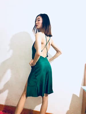 超喜欢呐&hellip;&hellip;睡衣的颜色很赞 很显身材 我以为小兄弟穿不出感觉 没想到上身效果还挺惊艳的 爱人帮我拍了几张 自己太喜欢了 嘿嘿 准备再回购几件换着穿