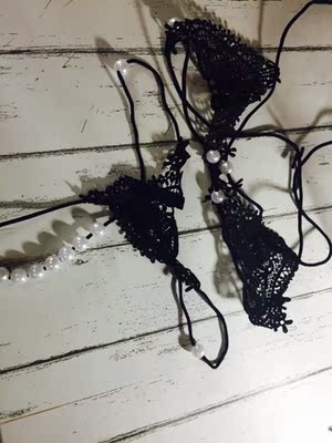 保密发货，比较安心。套装穿上很性感，给男朋友一个惊喜，质量不错，洗了之后也没有坏。生活总是需要情趣的～