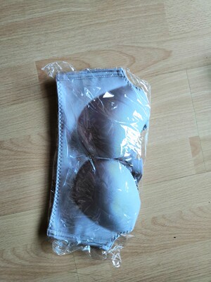 质量一般般吧，穿着不聚拢，是棉的