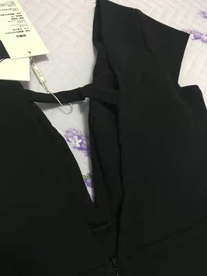 衣服有些不工整,联系客服服务态度倒是很好,要我寄回去换货,我赶着要穿就不换了,客服还补贴十块钱让我自己拿去店里处理,h 衣服有些不工整,联系客服服务态度倒是很好,要我寄回去换货,我赶着要穿就不换了,客服还补贴十块钱让我自己拿去店里处理,h