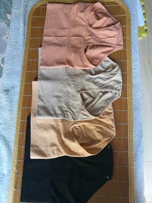 裤子很快就到货了，是我喜欢的款式，手感很好，洗了也不掉颜色，买来准备秋冬穿的，应该很暖和。