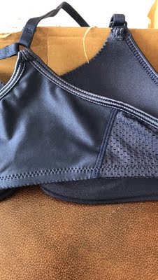 多次回购的宝贝了,首先卖家的发货速度快,一天的工夫就收到了,其次宝贝真的是特别棒,质量好颜色正穿着更是轻盈舒适,无任何束缚感又能有效的固定胸型,关键是肩带的设计特别漂亮,既好看又避免了肩带有可能滑落的尴尬局面,实在是大爱!还会继续支持的,五星好评是必须滴! 多次回购的宝贝了,首先卖家的发货速度快,一天的工夫就收到了,其次宝贝真的是特别棒,质量好颜色正穿着更是轻盈舒适,无任何束缚感又能有效的固定胸型,关键是肩带的设计特别漂亮,既好看又避免了肩带有可能滑落的尴尬局面,实在是大爱!还会继续支持的,五星好评是必须滴!