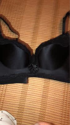 跟店家描述的一样，聚拢，而且穿了一天都没空杯，也不会上滑，挺不错的