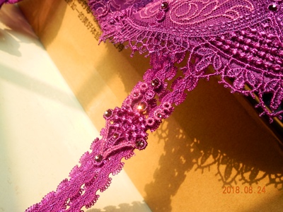 奢华刺绣，感受大品牌的细致入微，第一次体验阳台杯款式，钻石般闪亮，超赞！