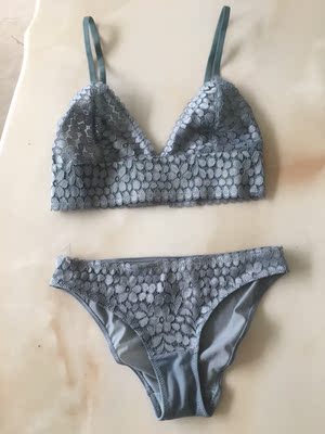 店家发货很快,宝贝收到了,质量很好,颜色很好看,显肤色很白,蕾丝花很精致,尺码刚好,好评 店家发货很快,宝贝收到了,质量很好,颜色很好看,显肤色很白,蕾丝花很精致,尺码刚好,好评