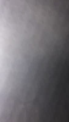 其他都好，就是内衣化学味道真的太重了，下水还泡了一会才洗的干了还是味道重，真怕穿了会对胸不好！！！实体店好像没这种问题吧，不会有臭味，要不是下水了我都想退了，希望店家能注意这种问题毕竟贴身穿的衣服材料还是选好一点。