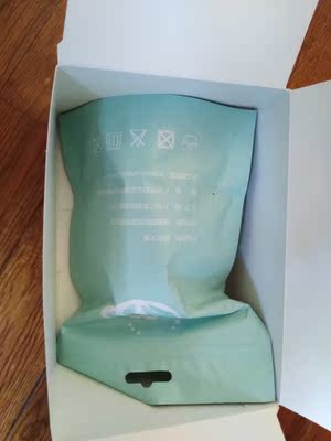 摸着手感还不错,九月底拍婚纱照用,觉得应该会好用。 摸着手感还不错,九月底拍婚纱照用,觉得应该会好用。