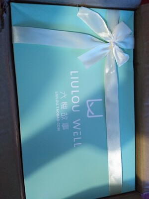 包装很加分，物流也还行，但是不建议胸大的仙女，我不算大胸穿着也不好，不服帖两边总翘起来，穿着挺奇怪的呀