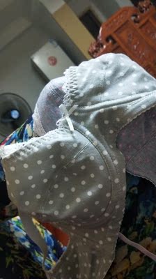 试穿效果挺好的,就是有点瘦了。质量不错。很薄。 试穿效果挺好的,就是有点瘦了。质量不错。很薄。