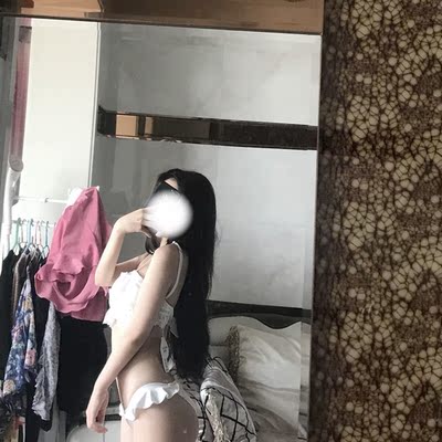 美 就是自己胸小呜呜呜 l