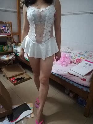 款式挺不错，就是前面蕾丝花和料子差了点。