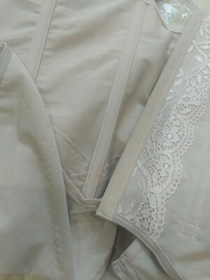 我是实体店拿货的，说实话货物质量比我预想得要好，收到货三天已经让顾客买走一套了，包装很仔细，检查也很细没有一件有质量问题的，店家发货也很快的，卖完手上的这几天套再来补货希望店家会给优惠喔:-