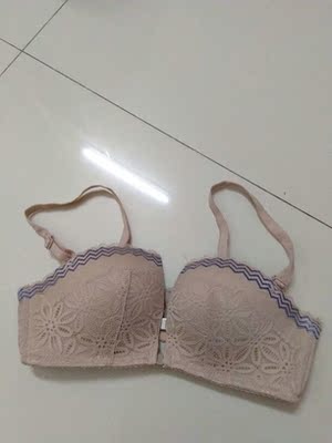 第一次穿前扣的，想尝试下，穿了几次了，码数偏小，码数偏小。好紧有点不舒服，胸大的胖的记得买大一两个码，洗了，本来想换大一码的，颜色款式好看，可惜紧穿了不舒服。