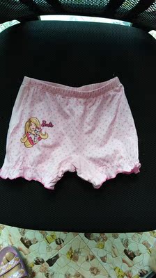 一分钱一分货，这种内裤的质量真心的好，小朋友爱不释手啊，刚刚买来就要穿。夏天不穿外面的裤子就可以出门了。