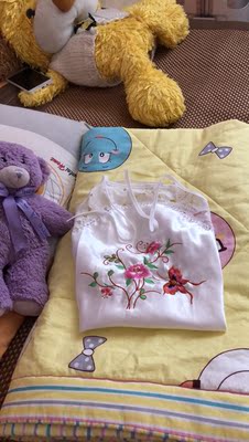 白色很好看，很喜欢！最主要夏天晚上开空调再也不会凉着肚子了^_^满意！