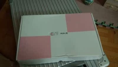 特别好看，然后手感好到爆，超级适合我这种喜欢小胸的，很轻薄，太棒了，买过最好的内衣没有之一