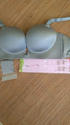 这款宝贝实在太好了，首先做工太精致，而且特别有型，罩杯的里料很光滑，底边看不到松紧带，小胸的最佳选择！还送了隐形带和加长挂钩！必须好评！一定回购滴！