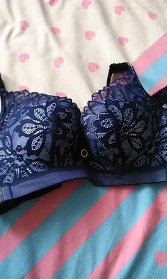 收到宝贝了，和图片上一样漂亮，而且穿着非常隆胸，质量挺好的，尺码很准确，比实体店卖的好，值得拍哦！