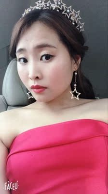 物流速递挺快的，包装隐私，里外两层包装，还有使用说明，很有档次，拿到小试一下，胸贴手感不错，挺软的，粘性很棒，没有任何异味，聚拢效果的确不错，很好用，带着很舒服，显着很丰满哟！非常满意的一次购物。客服也很贴心，发了穿戴视频还有平时一些穿戴小窍门，很用心的店铺，值得推荐