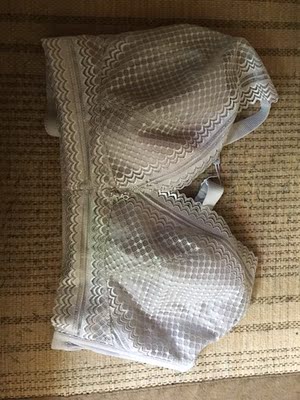 他们家的内衣料子摸起来超级舒服，而且价格很实惠，贴身。