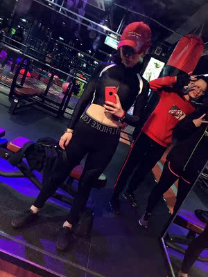 同事都说好看，当泳装穿特别拉风，后来发现当健身衣也不错。哈哈