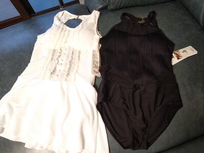 一次买了两件，还挺满意的，对于有点肚腩的人，黑色比白色好看。还送了小包包！