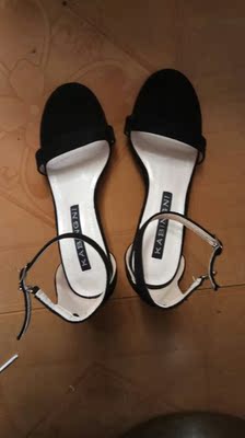 很好的鞋子,喜欢😊早知道买9厘米的辣 很好的鞋子,喜欢😊早知道买9厘米的辣