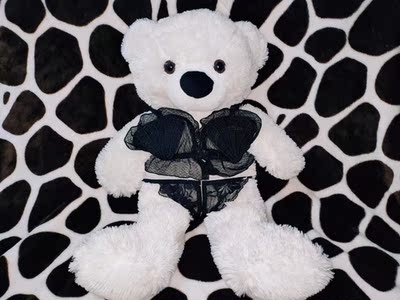 临时换了这个贝壳款的,发货速度棒棒哒,然后有事就没有亲自拍上身图,只好请小熊试穿了,哈哈哈哈,图三能看出细节,做工不错,图四是跟胖次猫学的胖次套头上😂图五是跟胖次猫合影留念,笑死了 临时换了这个贝壳款的,发货速度棒棒哒,然后有事就没有亲自拍上身图,只好请小熊试穿了,哈哈哈哈,图三能看出细节,做工不错,图四是跟胖次猫学的胖次套头上😂图五是跟胖次猫合影留念,笑死了